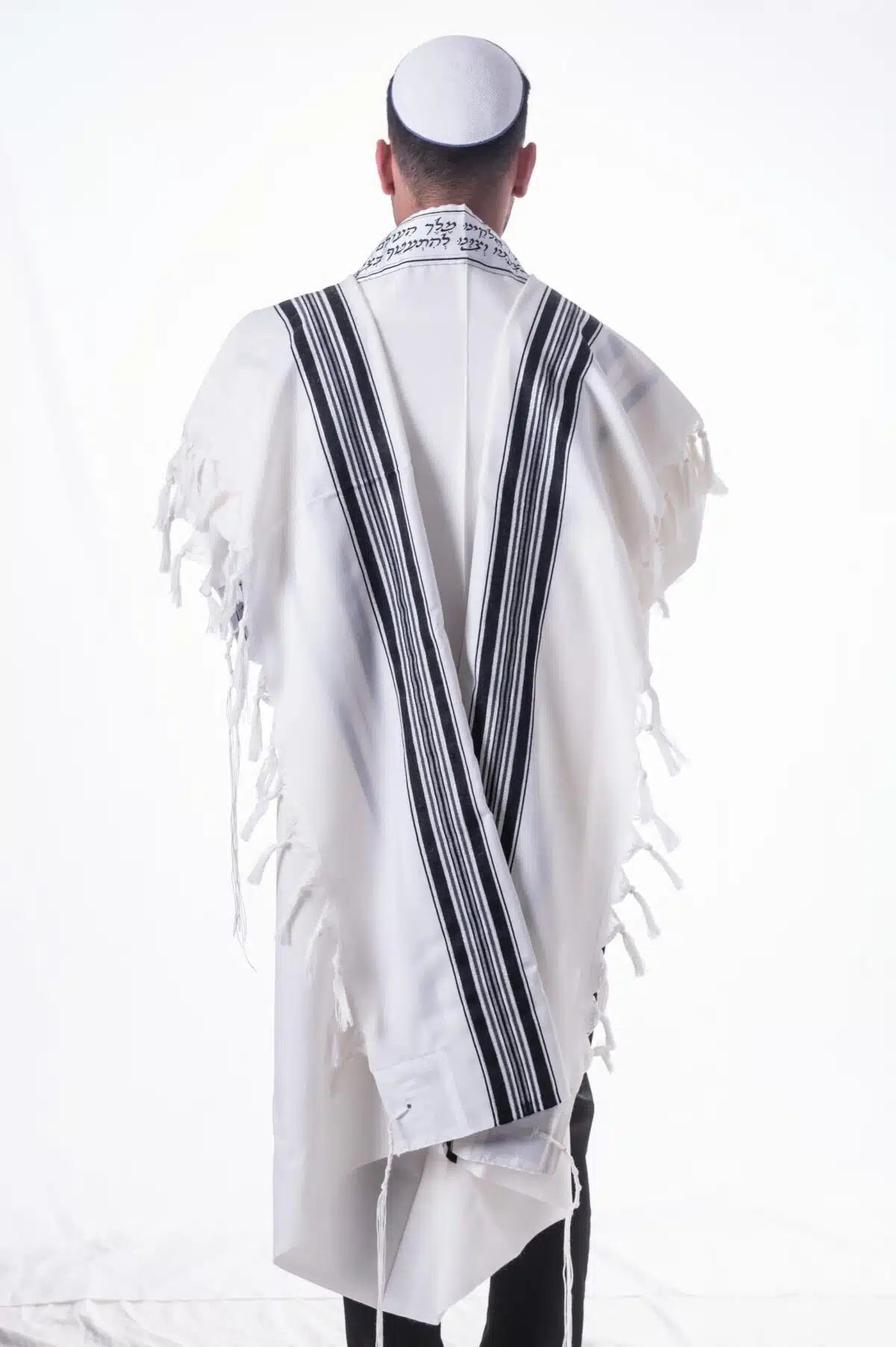 טלית צמר א.א שחור-כסף